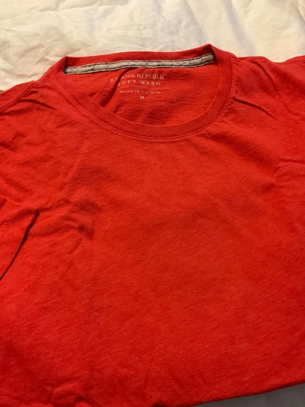 Banana Republic Medium Soft Wash tee Red